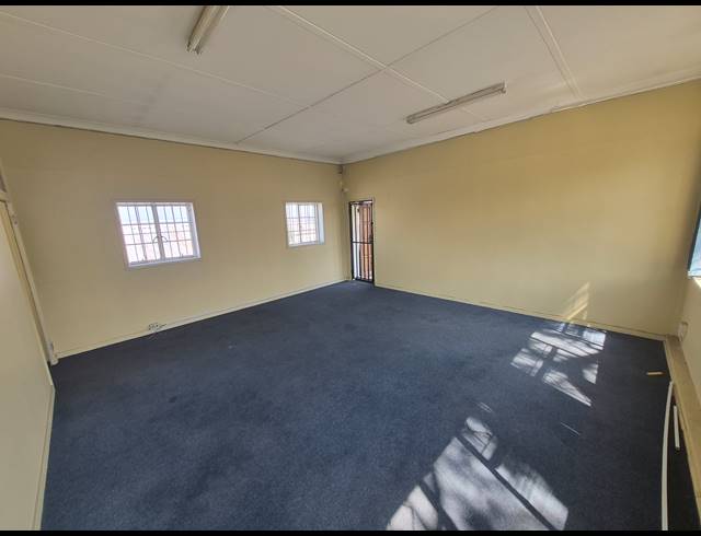 555M² WAREHOUSE TO LET IN BENROSE